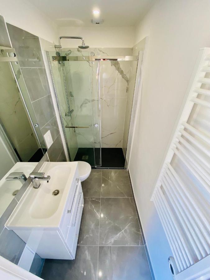 Lovely Apartment Heart Of Golden Square Fiber Wifi Nice Luaran gambar